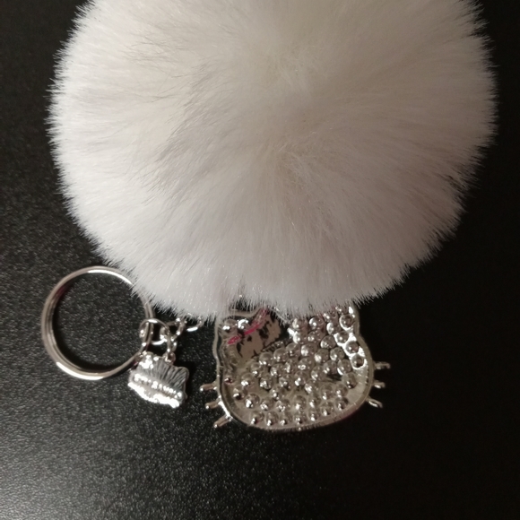 Hello Kitty KEY Ring - Picture 2 of 2